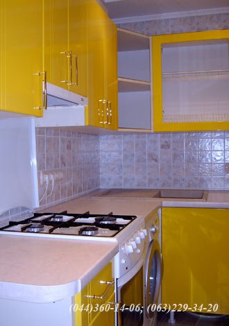 Кухня кутова. Фасад – МДФ в плівці ПВХ Малюнок – паралель, колір – жовтий глянець Стільниця Egger - 38мм